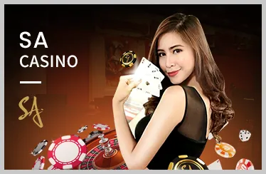 Bàn Poker với chip và bài